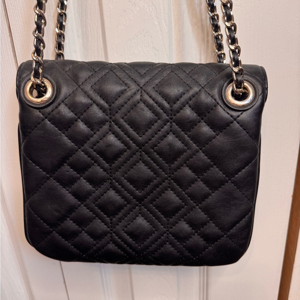 Guess Black Small Quilted Flap Chain Shoulder Bag Gold Tones Magnetic Closure - Picture 6 of 16